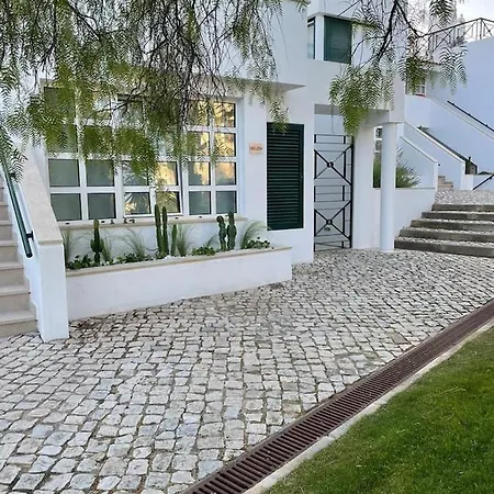 Victoria Apartment *